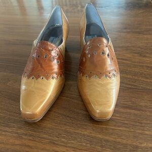Women’s Vintage Margaret Jerrold Tan and Brown Leather Loafers pumps